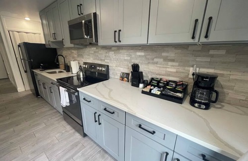 Elizabeth Maison | Cozy Backyard Oasis near EWR/NYC/American Dream Mall
