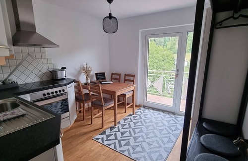 Toster Appartement | Cozy balcony apartment for 4 people with a view of the castle & mountains