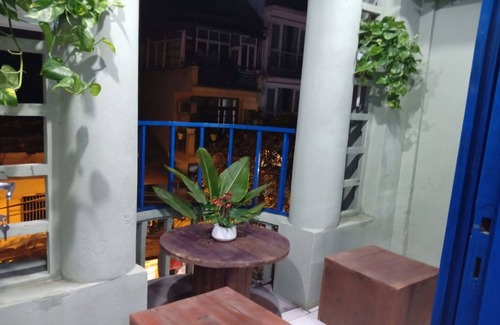 Old Quarter Maison | Cozy balcony/ Street view/ Old Quarter central/ Sunny Homestay