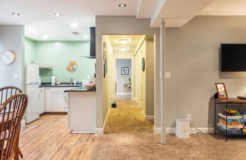 North Alameda Appartement | Cozy Basement 2-bedroom Apartment in Charming Lakewood