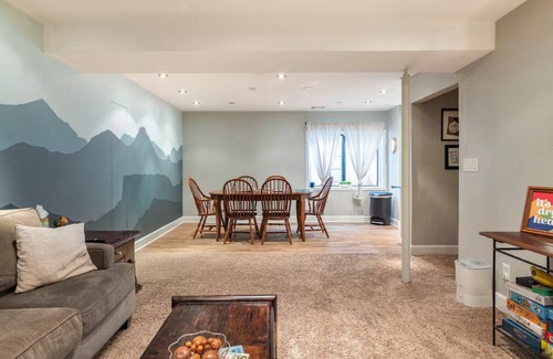 North Alameda Appartement | Cozy Basement 2-bedroom Apartment in Charming Lakewood