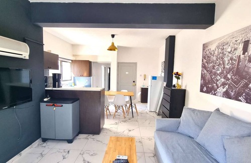 Larnaca Appartement | Cozy Beach Apt / 100 MBit+ Netflix / Near Airport