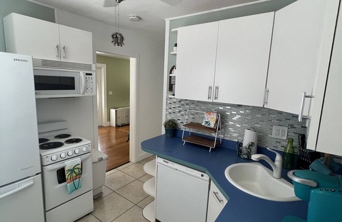 Gulfport Maison | Cozy Beach Cottage Yards From The Beach And Restaurants!