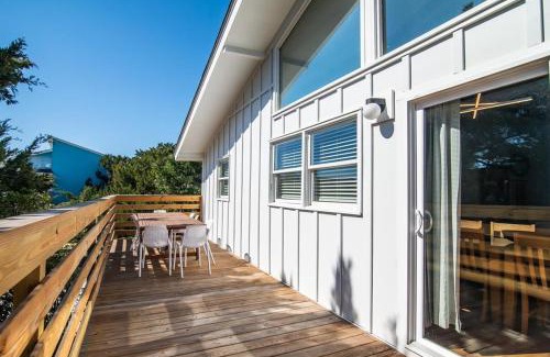Pawleys Island Maison | Cozy Beach House Steps from the Shore: 4 Bedroom