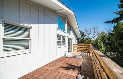 Pawleys Island Maison | Cozy Beach House Steps from the Shore: 4 Bedroom