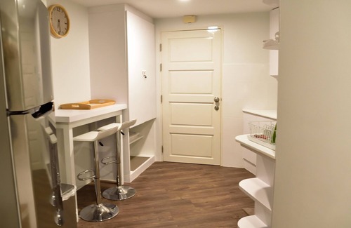 Cha-am Copropriété | Condo confortable en bord de mer avec jacuzzi sur balcon