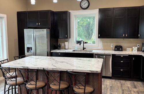 Alexandria Cabine | Cozy, beautiful, family friendly, 3-bedroom, newly built cabin on Lake Latoka