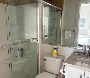 Hollyburn Maison | Cozy Bedroom Near Beach, Stanley Park, Cypress Mountain, Downtown Vancouver