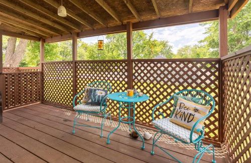 Mount Vernon Maison | Cozy Bee Hive- Cheerful Stay Near Town