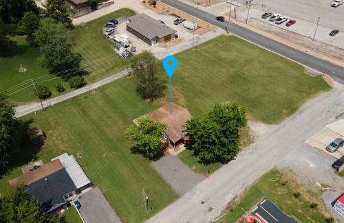 Mount Vernon Maison | Cozy Bee Hive- Cheerful Stay Near Town