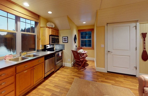 Lakeside Cabine | Cozy Boathouse On The Lake W/ Spacious Dock. Boat access only