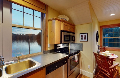 Lakeside Cabine | Cozy Boathouse On The Lake W/ Spacious Dock. Boat access only