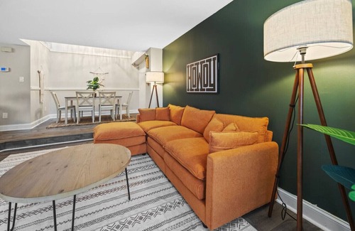 Montgomery Village Maison | Cozy Boho 3b3b | Playground