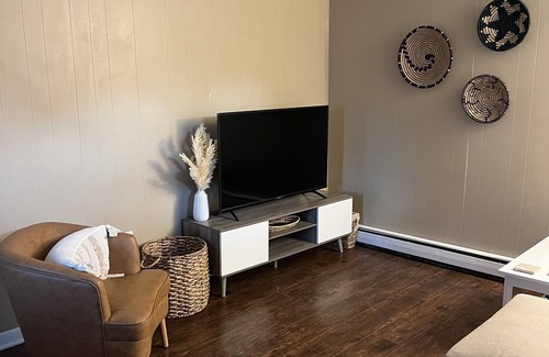 Sassamansville Appartement | Cozy boho charm! Close to town with ALOT to do!
