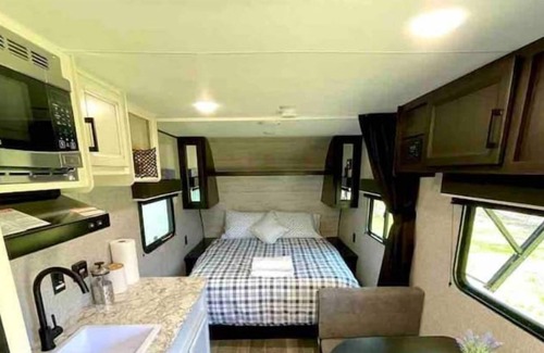 Riverhead Maison | Cozy brand new RV with beautiful views