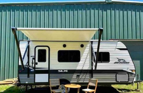 Riverhead Maison | Cozy brand new RV with beautiful views