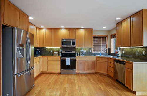 Navy Yard City Maison | Cozy Bremerton Home with Water Views