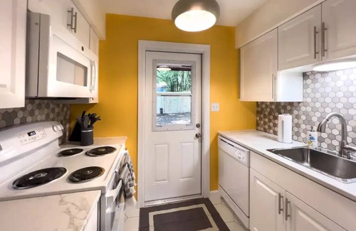 Alachua Maison | Cozy & bright 2-bedroom townhouse in Alachua