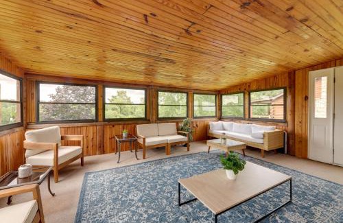 Brookville Maison | Cozy Brookville Home with Fire Pit and Deck!