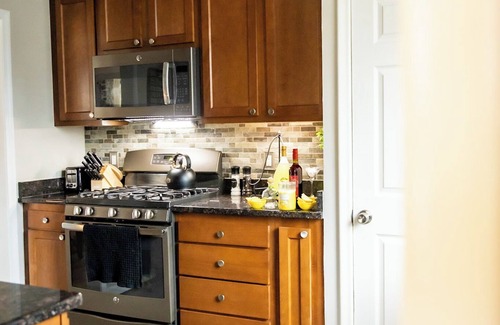 Dearborn Maison | Dearborn-Detroit. Comfort-Convenience. 12 Miles Downtown Detroit. Dog Friendly