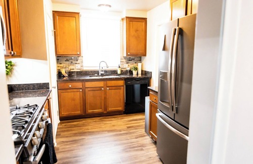 Dearborn Maison | Dearborn-Detroit. Comfort-Convenience. 12 Miles Downtown Detroit. Dog Friendly