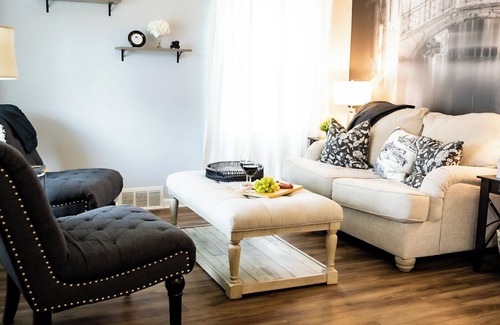 Dearborn Maison | Dearborn-Detroit. Comfort-Convenience. 12 Miles Downtown Detroit. Dog Friendly