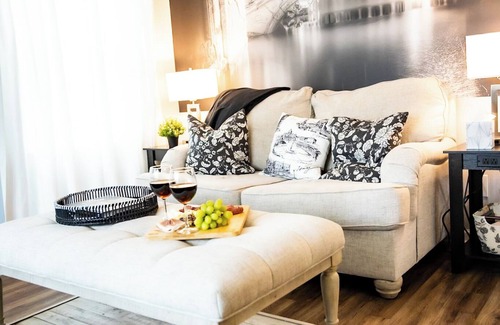 Dearborn Maison | Dearborn-Detroit. Comfort-Convenience. 12 Miles Downtown Detroit. Dog Friendly