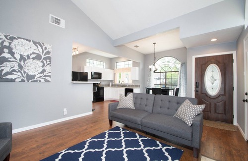 Hidden Meadow Community Maison | Bungalow confortable près de Sea World, Six Flags, Lackland AFB, Shopping & Restaurants