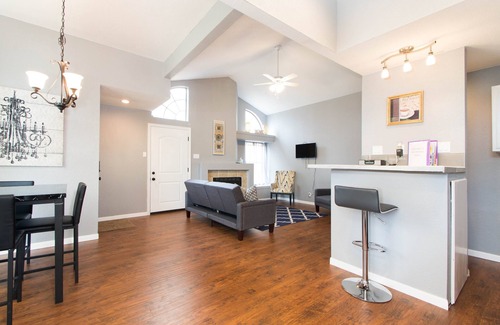 Hidden Meadow Community Maison | Bungalow confortable près de Sea World, Six Flags, Lackland AFB, Shopping & Restaurants