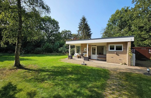 Schoonloo Maison | Cozy bungalow with large, fenced garden in natural surroundings