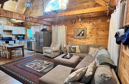 Moundville Cabine | Cozy Cabin 20 minutes from UofA!