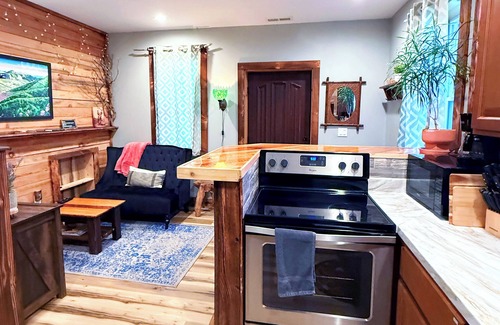 Woodfin Cabine | Cozy Cabin Apartment - 12 minutes from downtown Asheville