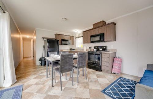Cassopolis Maison | Cozy Cabin Community Pool and Lakefront Beach!