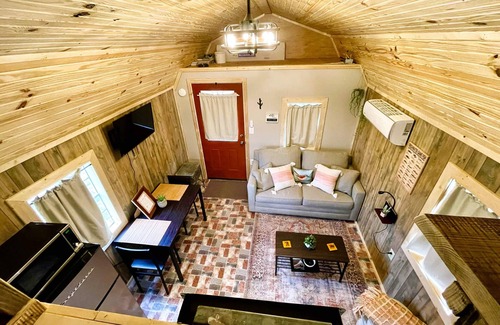 Jerusalem Cabine | Cozy cabin features features queen pullout and twin in loft. Pet friendly