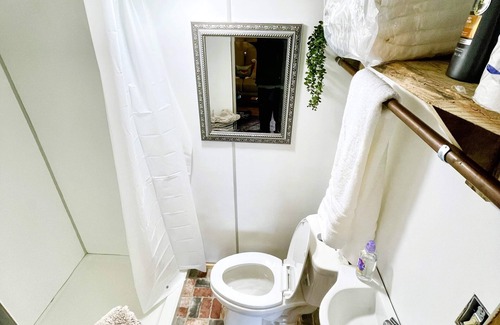Jerusalem Cabine | Cozy cabin features features queen pullout and twin in loft. Pet friendly
