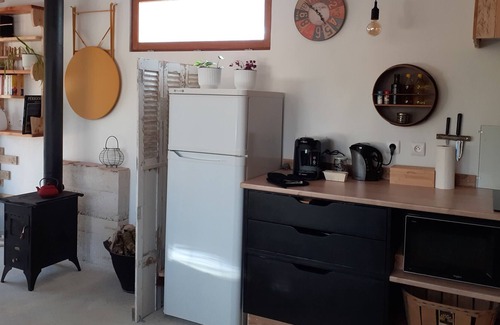 Couze-et-Saint-Front Cabine | Cozy cabin cottage on the edge of the woods for a rejuvenating stay