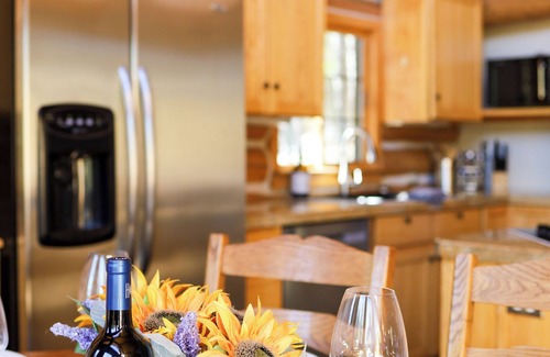 Valley of the Sun Cabine | Cozy Cabin- Hot Tub - Game Room- Sauna!