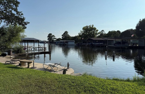 Granite Shoals Cabine | Cozy cabin in adorable Granite Shoals with WiFi, AC