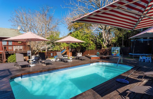 Old Place Cabine | Cozy cabin in beautiful Knysna South Africa by the lagoon with WiFi, heated pool