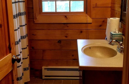 West Springfield Cabine | Cozy Cabin in the Woods with Beautiful Pond Views