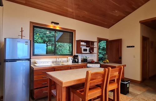 Monteverde Cabine | Cozy cabin located in Monteverde just 5 mins from the local attractions & town.