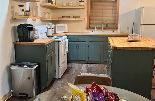 Center Ridge Cabine | Cozy cabin located on private drive on 40 acre Ranch!