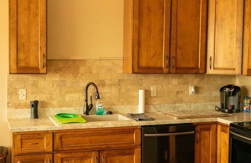 Sand Springs Appartement | Cozy cabin loft located within Pier 51 Marina
