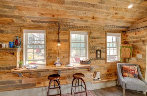 Averill Park Maison | Cozy Cabin on Crooked Lake Hike, Ski and Explore!
