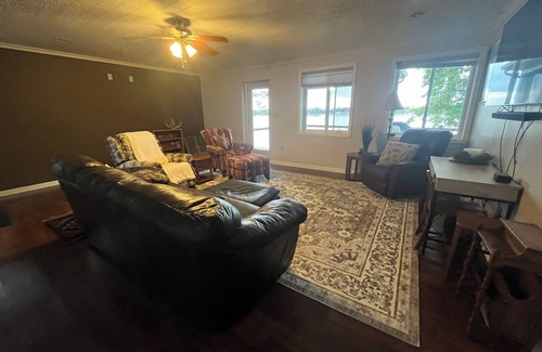 Le Center Cabine | Cozy cabin on Lake Jefferson in Cleveland, MN
