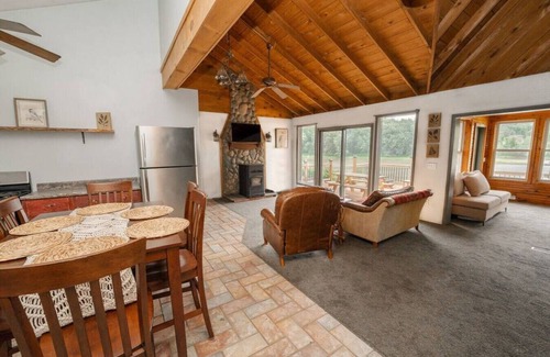 Owego Cabine | Cozy Cabin on the Susquehanna River-The NEST