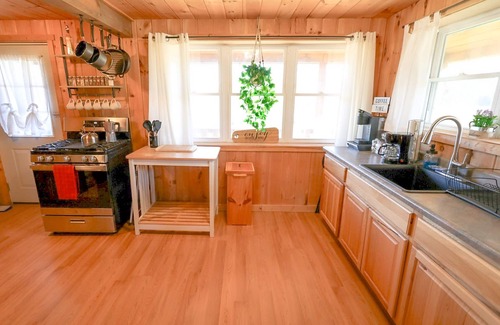 Durhamville Cabine | Cozy cabin retreat and a romantic getaway, nestled away on private property.