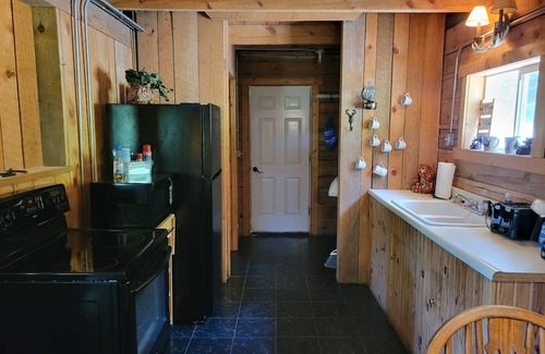 Brixey Cabine | Cozy cabin retreat close to kayaking and hiking trails.