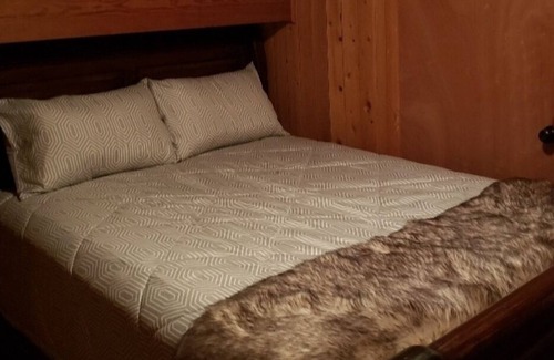 Woodland Drives Cabine | Cozy Cabin Surrounded by Nature