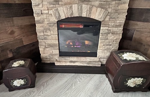 Perrysburg Cabine | Cozy cabin tucked away in the woods. pets and kid welcomed
